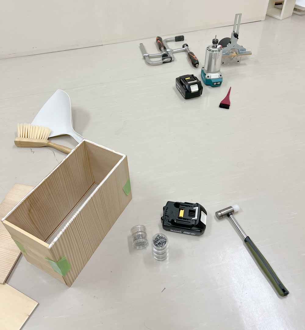 ポストカードの収納箱の画像